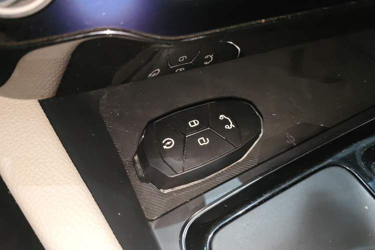 Used Lynk & Co 02 2018 1.5T DCT Two-Wheel Drive Zhaopu Version China V Standard Interior 1