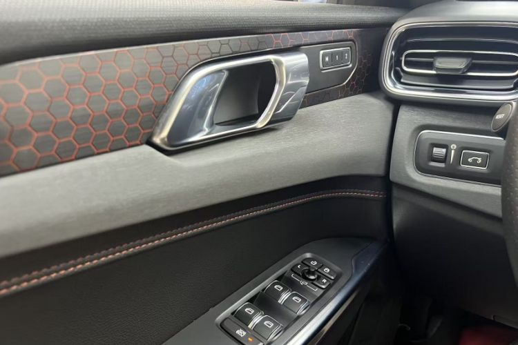 Used Lynk & Co 02 2018 1.5T DCT Two-Wheel Drive Pro Version China V Emission Standard Interior 4