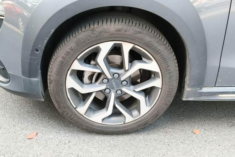Used Lynk & Co 02 2018 1.5T DCT Two-Wheel Drive Pro Version China V Emission Standard Left Front Wheel Hub