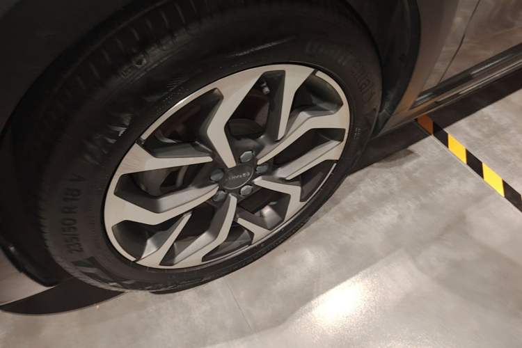 Used Lynk & Co 02 2018 1.5T DCT Two-Wheel Drive Pro Version China V Emission Standard Left Front Wheel Hub