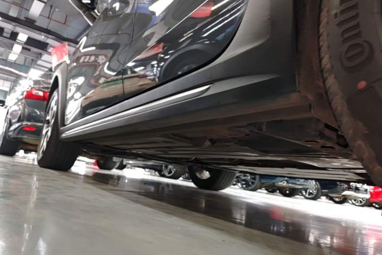 Used Lynk & Co 02 2018 1.5T DCT Two-Wheel Drive Pro Version China V Emission Standard Left Side Sill
