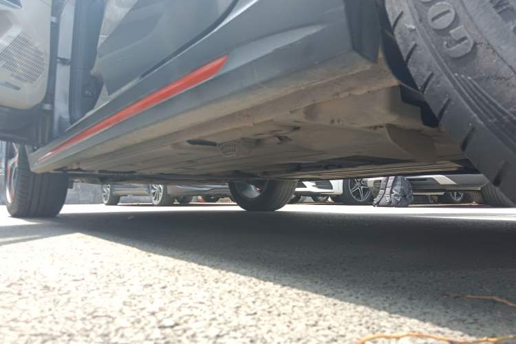 Used Lynk & Co 02 2018 1.5T DCT Two-Wheel Drive Zhaopu Version China V Standard Left Side Sill