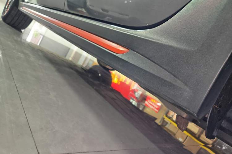 Used Lynk & Co 02 2018 1.5T DCT Two-Wheel Drive Zhaopu Version China V Standard Left Side Sill