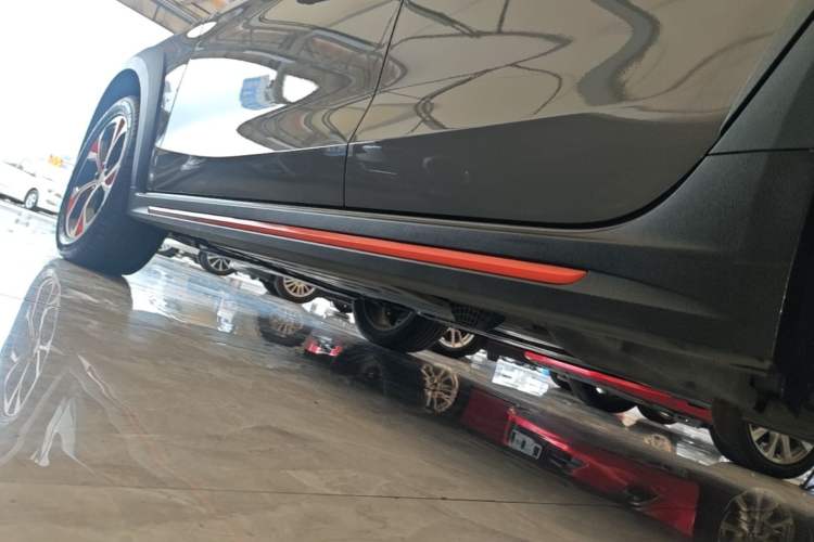 Used Lynk & Co 02 2018 1.5T DCT Two-Wheel Drive Zhaopu Version China V Standard Left Side Sill