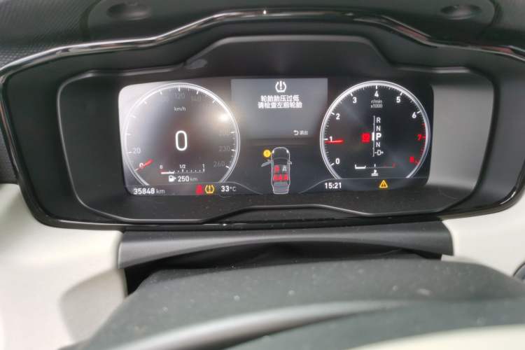 Used Lynk & Co 02 2018 1.5T DCT Two-Wheel Drive Zhaoban China V Standard Odometer Close Up