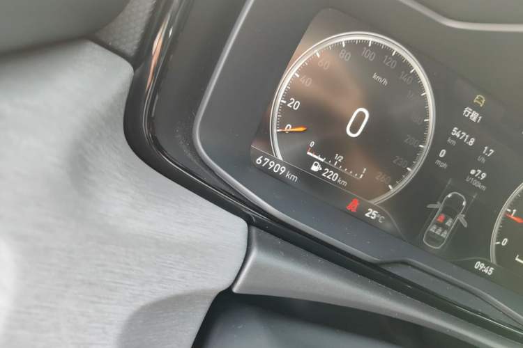 Used Lynk & Co 02 2018 2.0T Automatic Two-Wheel Drive Pro Edition China VI Standard Odometer Close Up