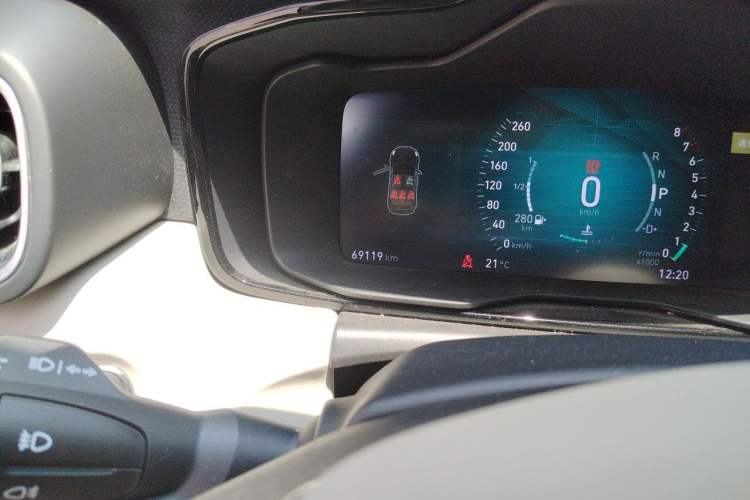 Used Lynk & Co 02 2018 1.5T DCT Two-Wheel Drive Zhaopu Version China V Standard Odometer Close Up