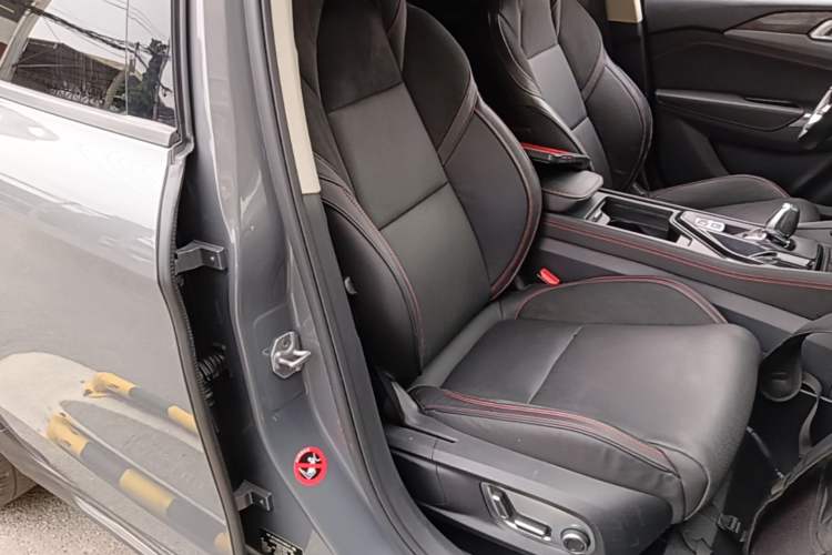 Used Lynk & Co 02 2018 1.5T DCT Two-Wheel Drive Pro Version China V Emission Standard Right Front Seat
