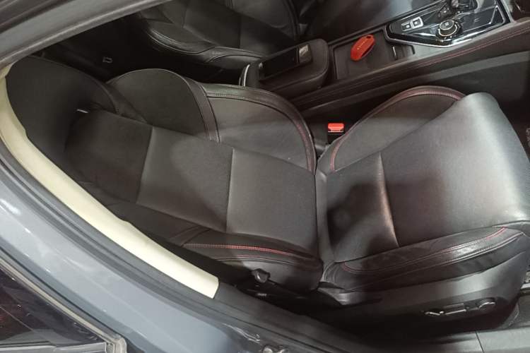 Used Lynk & Co 02 2018 2.0T DCT 4x4 Sport Pro Edition China V Standard Right Front Seat