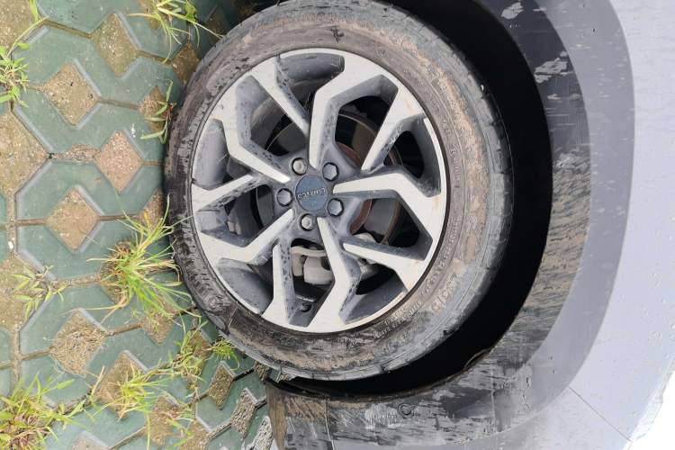 Used Lynk & Co 02 2018 1.5T DCT Two-Wheel Drive Pro Version China V Emission Standard Right Front Wheel Hub