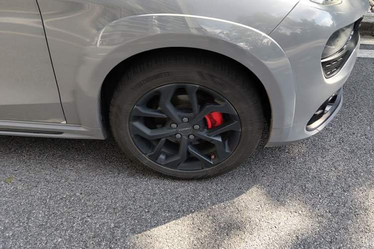 Used Lynk & Co 02 2018 1.5T DCT Two-Wheel Drive Sporty Version China V Standard Right Front Wheel Hub