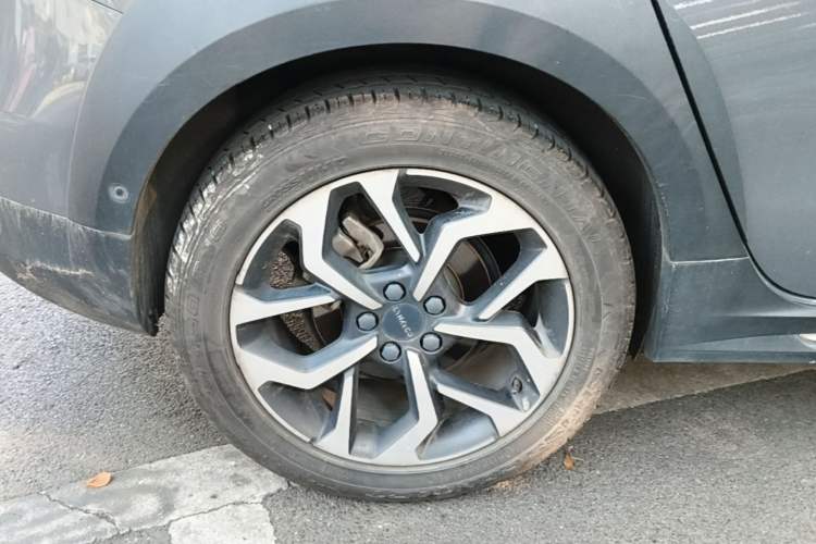 Used Lynk & Co 02 2018 1.5T DCT Two-Wheel Drive Pro Version China V Emission Standard Right Rear Wheel Hub