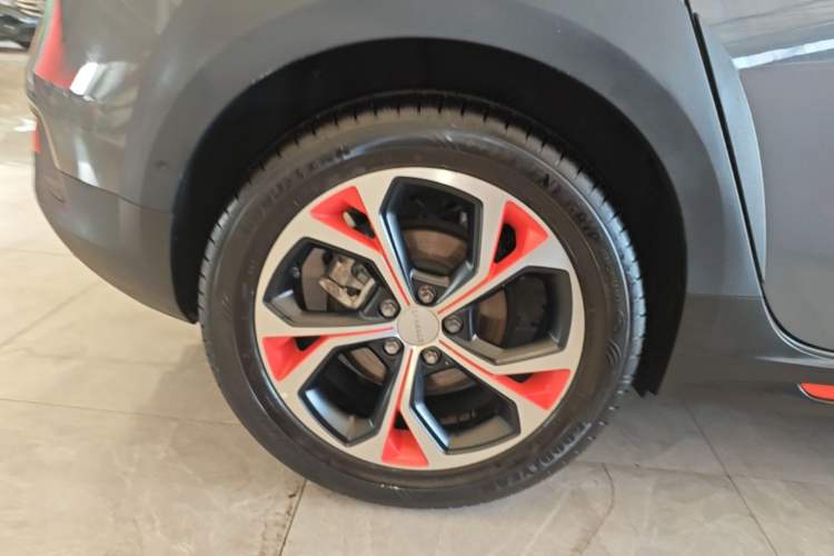 Used Lynk & Co 02 2018 1.5T DCT Two-Wheel Drive Zhaopu Version China V Standard Right Rear Wheel Hub
