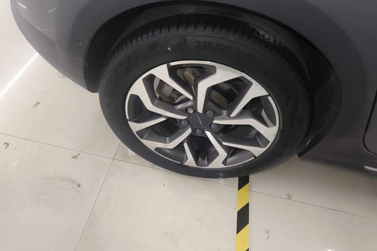 Used Lynk & Co 02 2018 1.5T DCT Two-Wheel Drive Pro Version China V Emission Standard Right Rear Wheel Hub