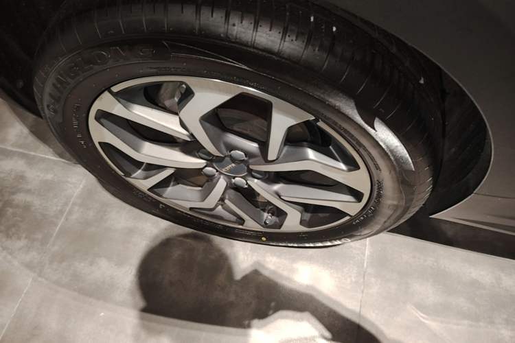 Used Lynk & Co 02 2018 1.5T DCT Two-Wheel Drive Pro Version China V Emission Standard Right Rear Wheel Hub