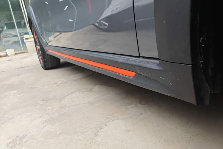 Used Lynk & Co 02 2018 1.5T DCT Two-Wheel Drive Zhaoban China V Standard Right Side Sill