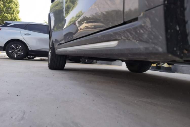 Used Lynk & Co 02 2018 1.5T DCT Two-Wheel Drive Pro Version China V Emission Standard Right Side Sill