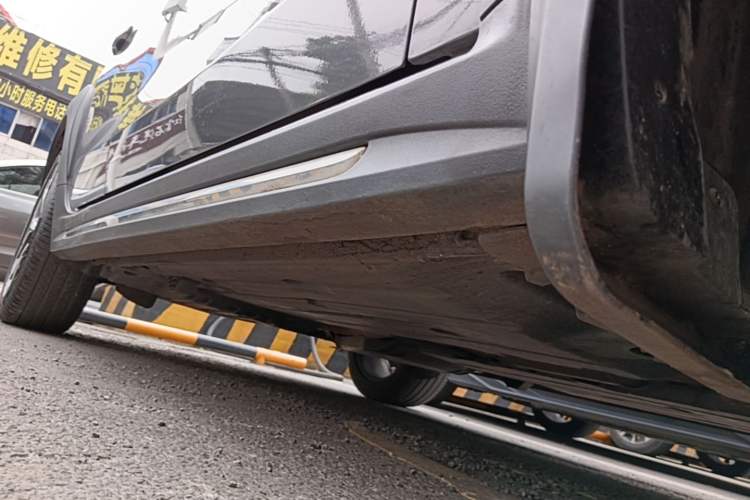 Used Lynk & Co 02 2018 1.5T DCT Two-Wheel Drive Pro Version China V Emission Standard Right Side Sill