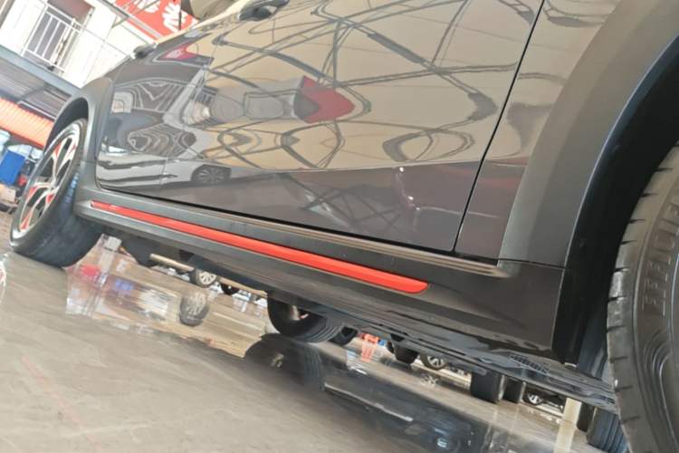 Used Lynk & Co 02 2018 1.5T DCT Two-Wheel Drive Zhaopu Version China V Standard Right Side Sill