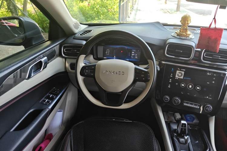 Used Lynk & Co 02 2018 1.5T DCT Two-Wheel Drive Zhaoban China V Standard Steering Wheel