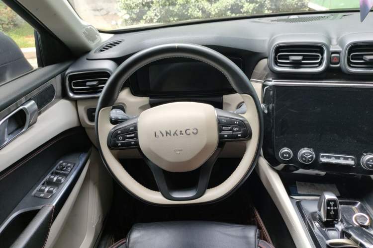 Used Lynk & Co 02 2018 1.5T DCT Two-Wheel Drive Zhaoban China V Standard Steering Wheel