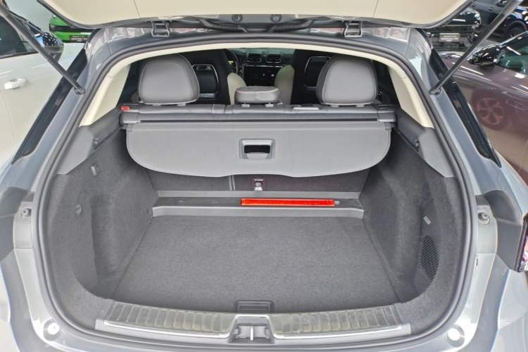 Used Lynk & Co 02 2018 1.5T DCT Two-Wheel Drive Zhaopu Version China V Standard Trunk