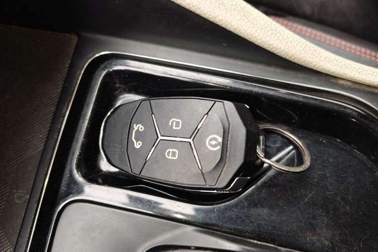 Used Lynk & Co 02 2018 1.5T DCT Two-Wheel Drive Zhaopu Version China V Standard Vehicle Key