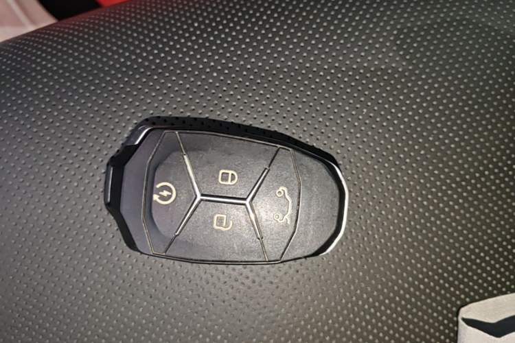 Used Lynk & Co 02 2018 1.5T DCT Two-Wheel Drive Pro Version China V Emission Standard Vehicle Key