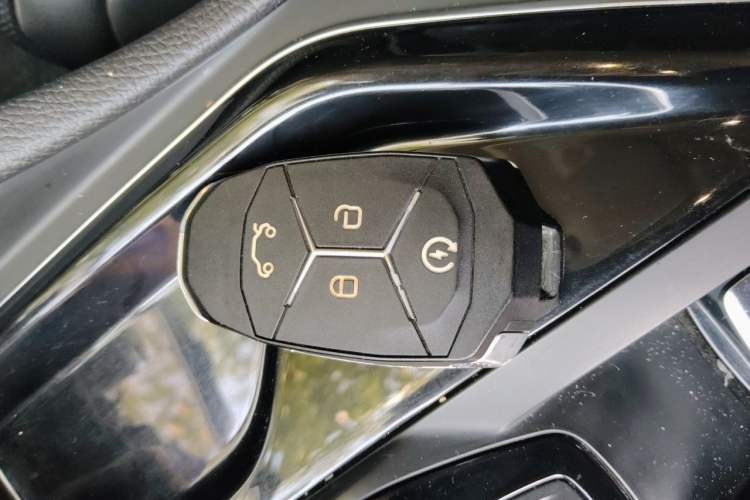 Used Lynk & Co 02 2018 1.5T DCT Two-Wheel Drive Pro Version China V Emission Standard Vehicle Key