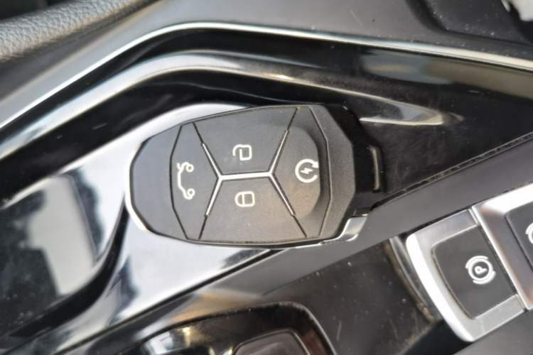 Used Lynk & Co 02 2018 1.5T DCT Two-Wheel Drive Pro Version China V Emission Standard Vehicle Key