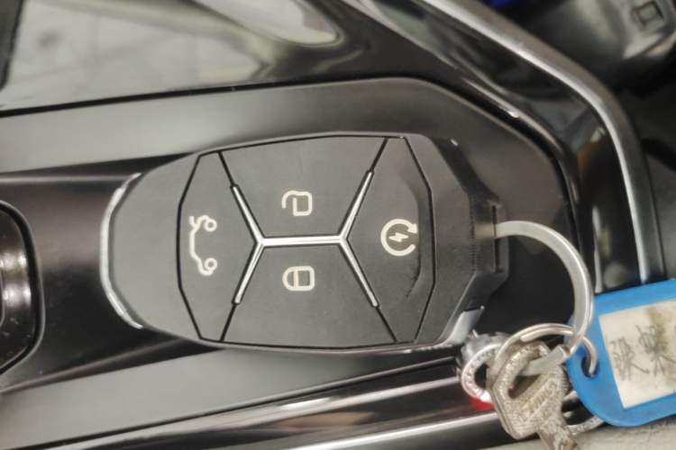 Used Lynk & Co 02 2018 1.5T DCT Two-Wheel Drive Zhaoban China V Standard Vehicle Key