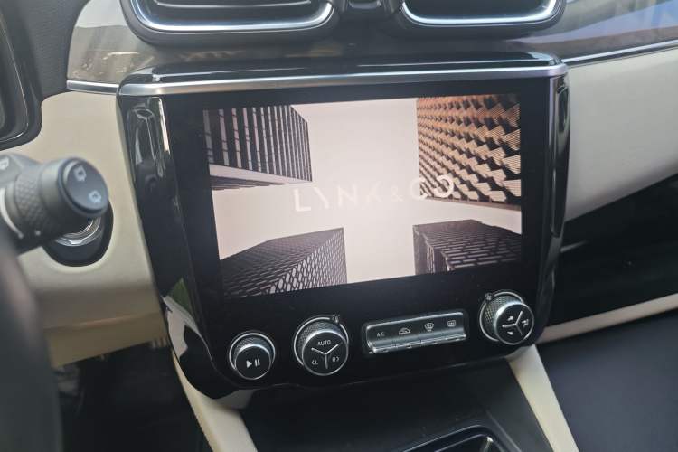 Used Lynk & Co 02 2018 1.5T DCT Two-Wheel Drive Zhaopu Version China V Standard Audio And AC Panel