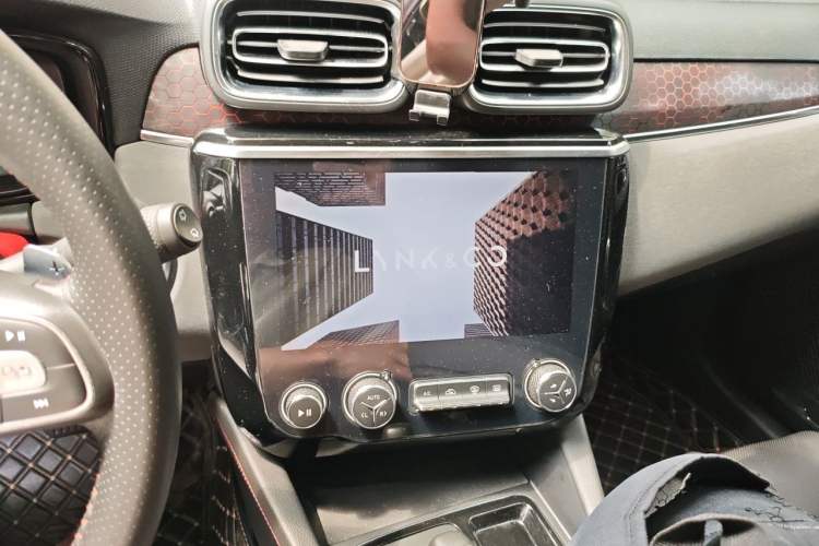 Used Lynk & Co 02 2018 1.5T DCT Two-Wheel Drive Pro Version China V Emission Standard Audio And AC Panel
