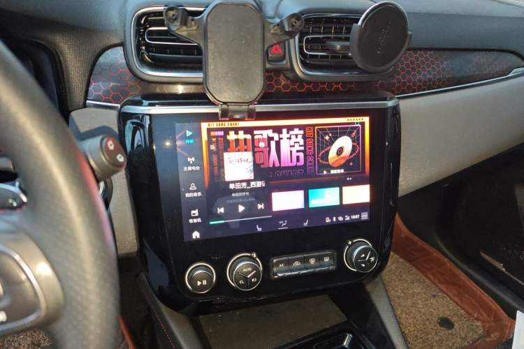 Used Lynk & Co 02 2018 1.5T DCT Two-Wheel Drive Pro Version China V Emission Standard Audio And AC Panel