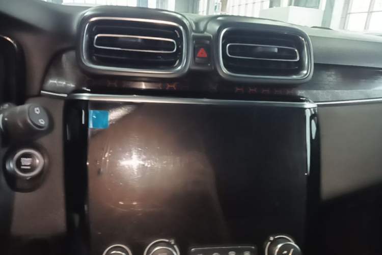 Used Lynk & Co 02 2018 1.5T DCT Two-Wheel Drive Pro Version China V Emission Standard Audio And AC Panel