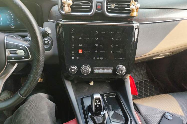 Used Lynk & Co 02 2018 1.5T DCT Two-Wheel Drive Pro Version China V Emission Standard Audio And AC Panel