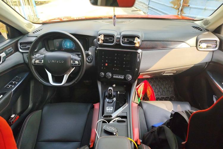 Used Lynk & Co 02 2018 1.5T DCT Two-Wheel Drive Pro Version China V Emission Standard Center Console