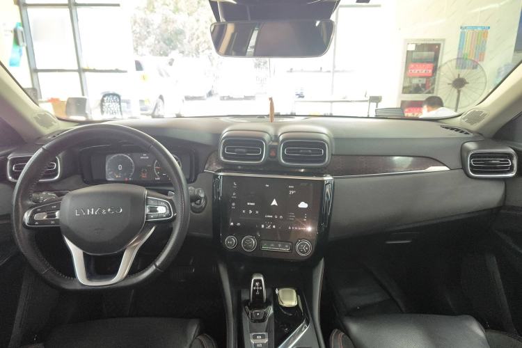 Used Lynk & Co 02 2018 1.5T DCT Two-Wheel Drive Pro Version China V Emission Standard Center Console