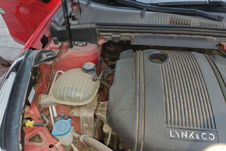 Used Lynk & Co 02 2018 1.5T DCT Two-Wheel Drive Pro Version China V Emission Standard Engine Bay Right