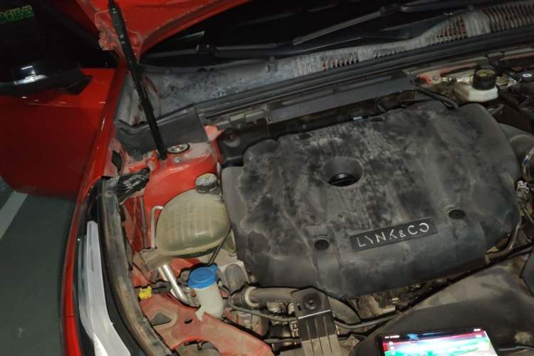 Used Lynk & Co 02 2018 2.0T DCT 4x4 Sport Pro Edition China V Standard Engine Bay Right