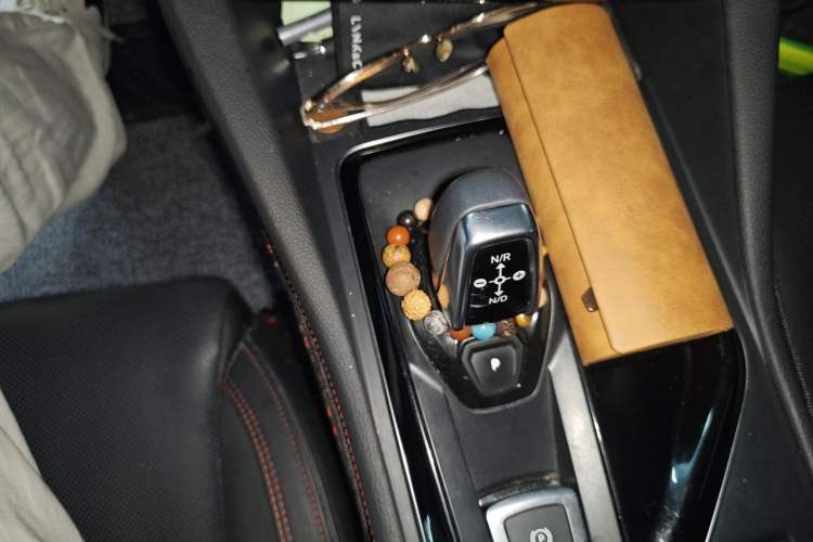 Used Lynk & Co 02 2018 1.5T DCT Two-Wheel Drive Pro Version China V Emission Standard Gear Lever