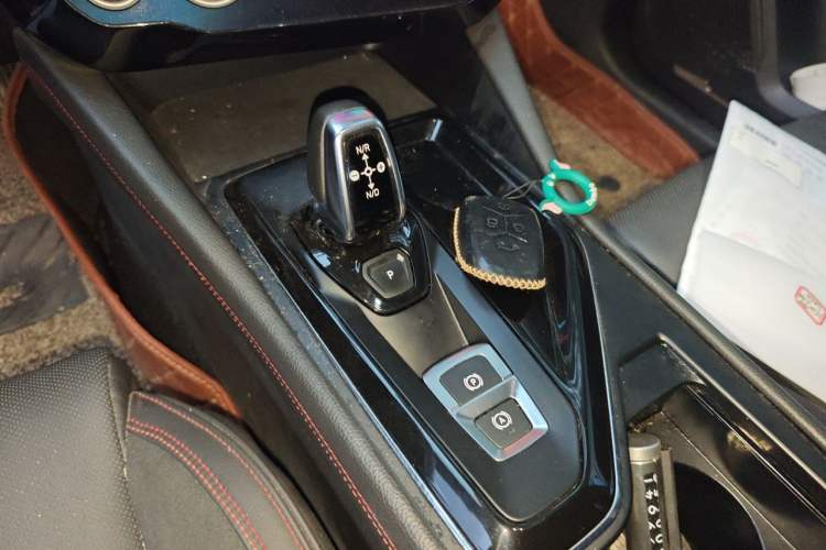 Used Lynk & Co 02 2018 1.5T DCT Two-Wheel Drive Pro Version China V Emission Standard Gear Lever