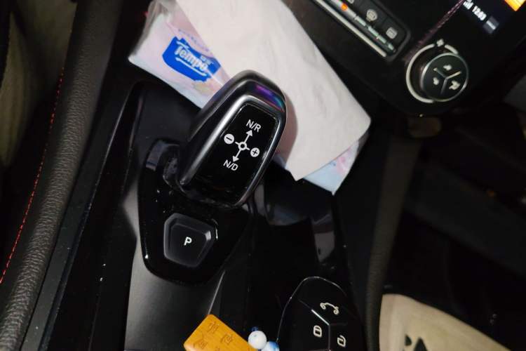 Used Lynk & Co 02 2018 1.5T DCT Two-Wheel Drive Pro Version China V Emission Standard Gear Lever