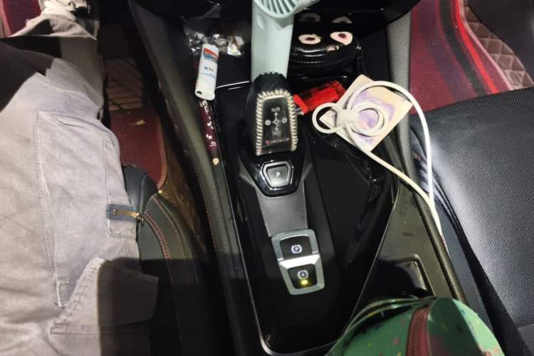 Used Lynk & Co 02 2018 1.5T DCT Two-Wheel Drive Pro Version China V Emission Standard Gear Lever