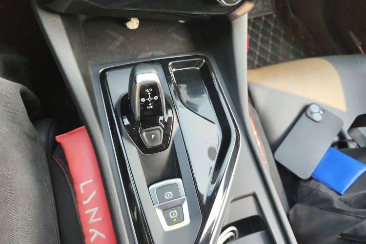 Used Lynk & Co 02 2018 1.5T DCT Two-Wheel Drive Pro Version China V Emission Standard Gear Lever