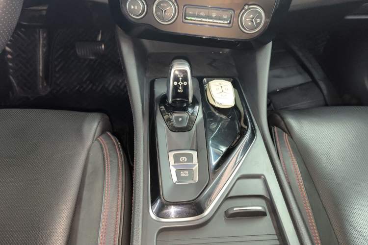 Used Lynk & Co 02 2018 1.5T DCT Two-Wheel Drive Pro Version China V Emission Standard Gear Lever