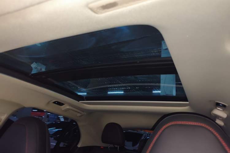 Used Lynk & Co 02 2018 1.5T DCT Two-Wheel Drive Pro Version China V Emission Standard Headliner