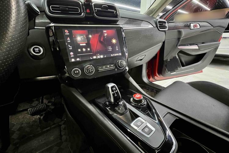 Used Lynk & Co 02 2018 2.0T DCT 4x4 Sport Pro Edition China V Standard Interior 3