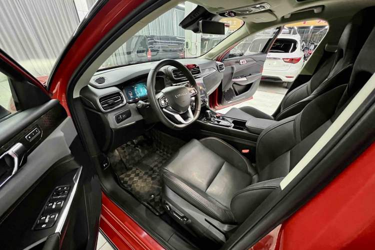 Used Lynk & Co 02 2018 2.0T DCT 4x4 Sport Pro Edition China V Standard Interior 5