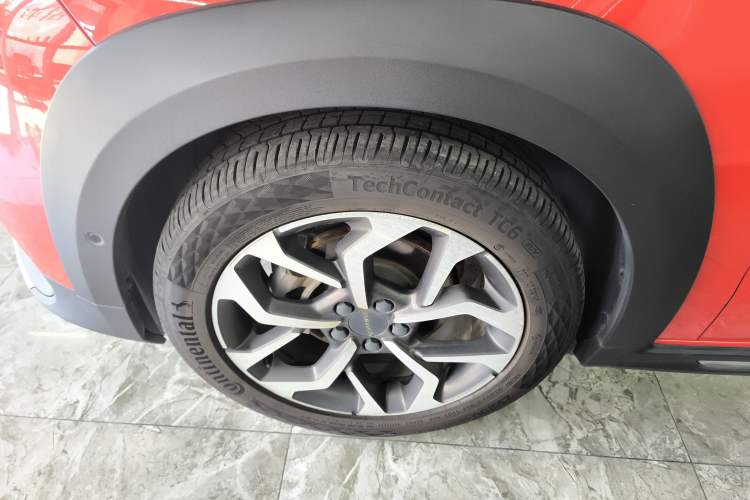 Used Lynk & Co 02 2018 1.5T DCT Two-Wheel Drive Pro Version China V Emission Standard Left Front Wheel Hub